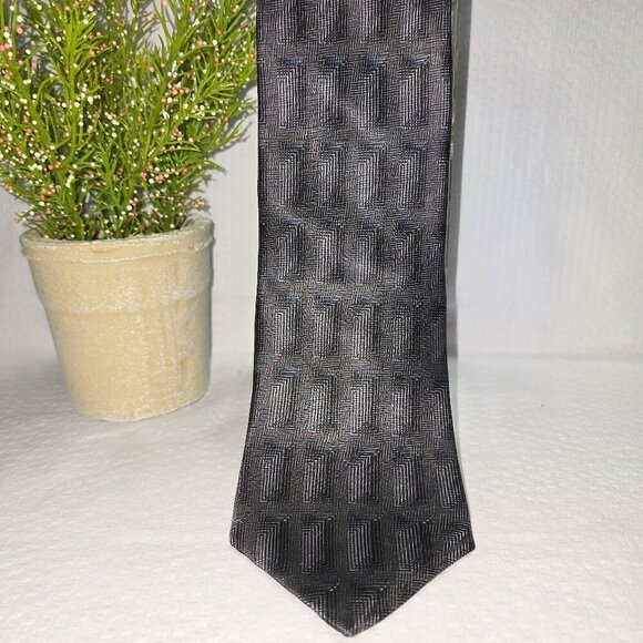 ETIEENE AIGNER MENS TIE BLACK ON BLACK DIMISIONAL DESIGN EUC - Picture 1 of 6